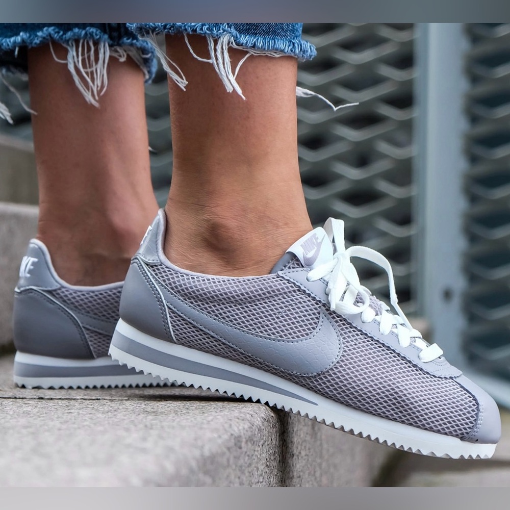 Vintage Nike Women's Classic Cortez Mesh Lace Up Sneakers (Size 6.5)